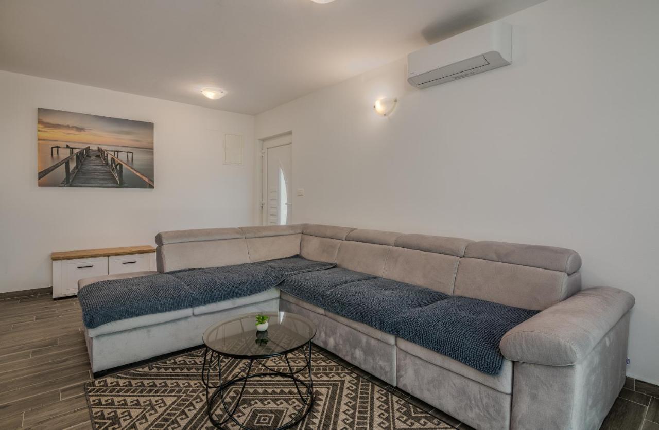 Apartment Diva Sveti Vid-Miholjice Eksteriør billede